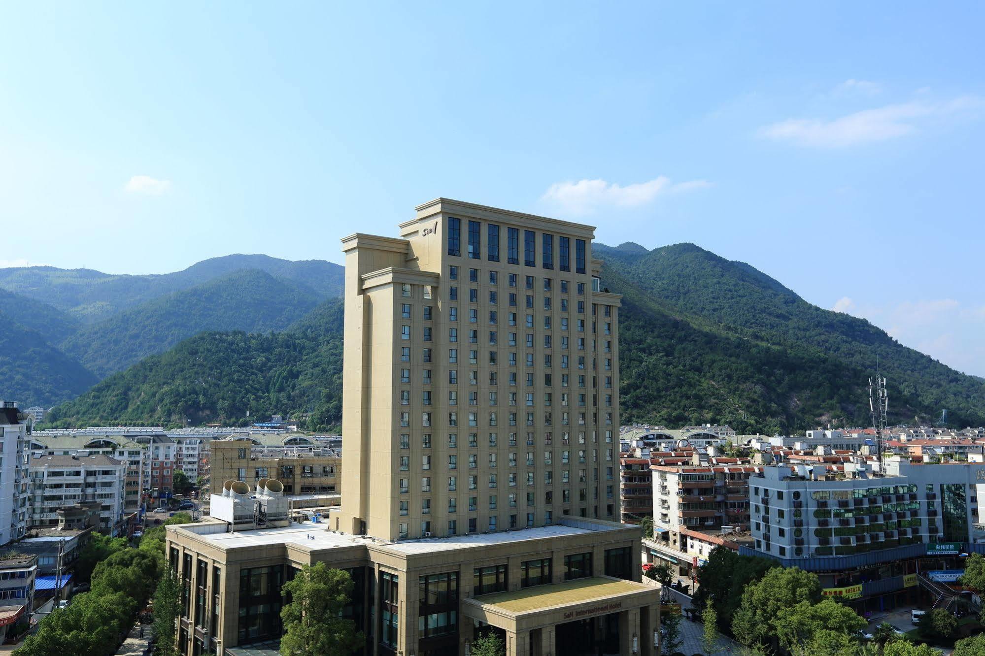S&N Zhejiang Linhai International Hotel Exteriér fotografie